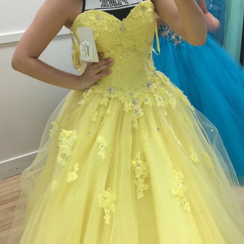 Yellow prom dress never worn